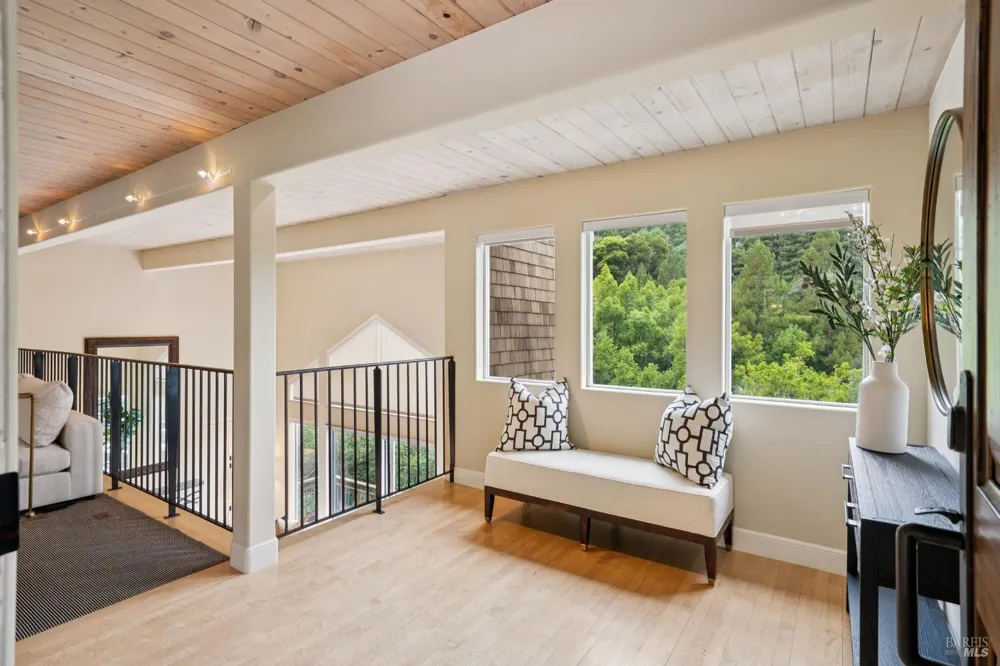 160 Piedmont Court Larkspur, CA 94939