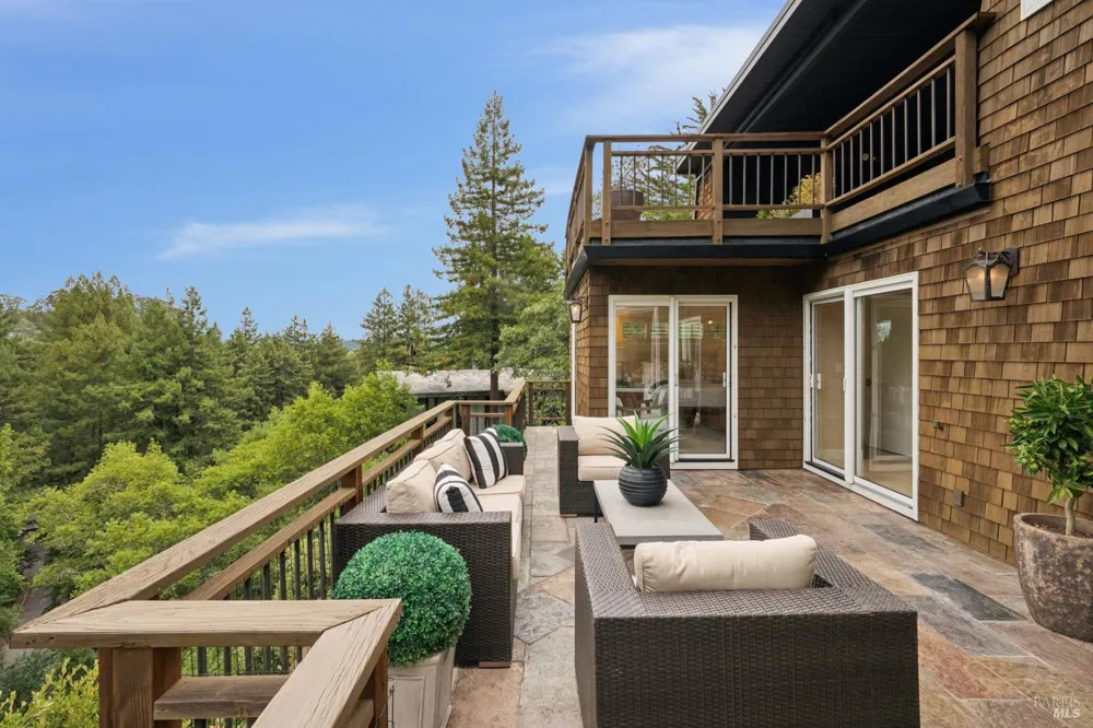 160 Piedmont Court Larkspur, CA 94939