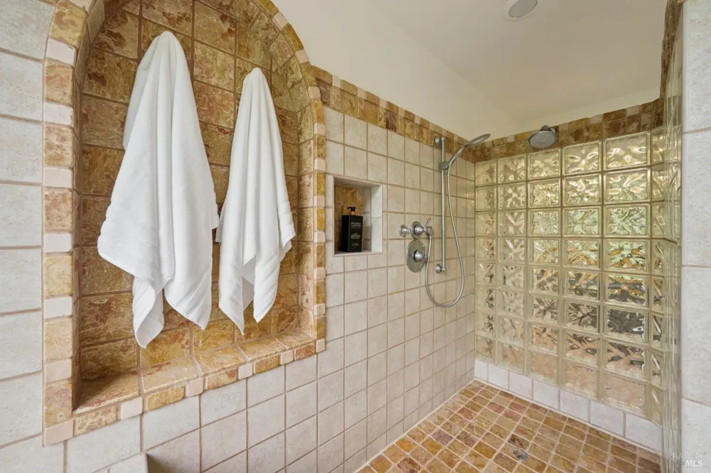 160 Piedmont Court Larkspur, CA 94939
