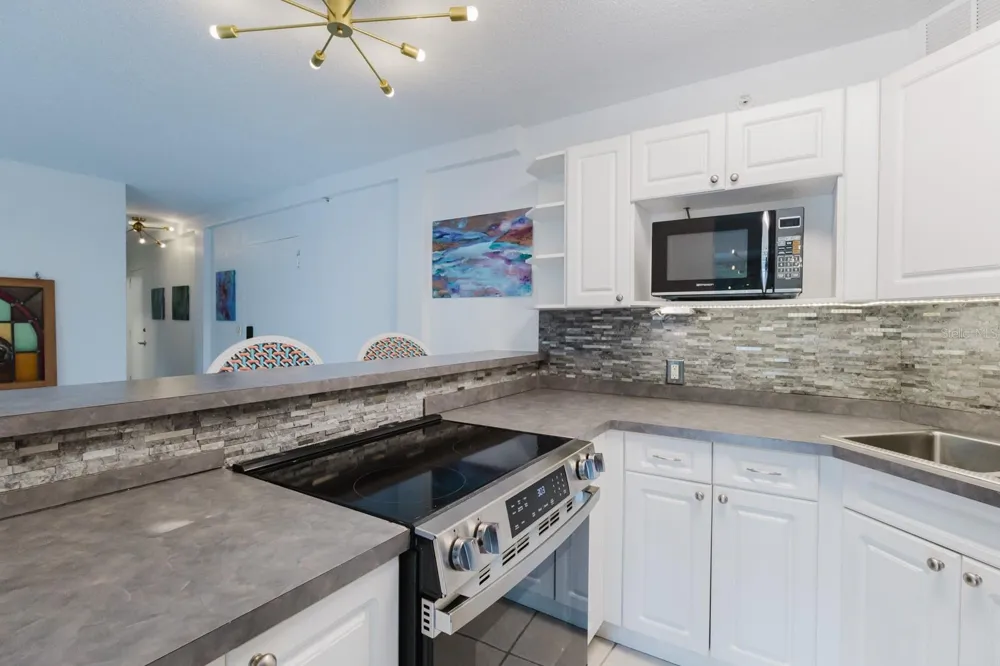 3315 58TH AVENUE S #222 St Petersburg, FL 33712