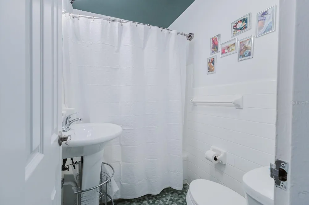 3315 58TH AVENUE S #222 St Petersburg, FL 33712