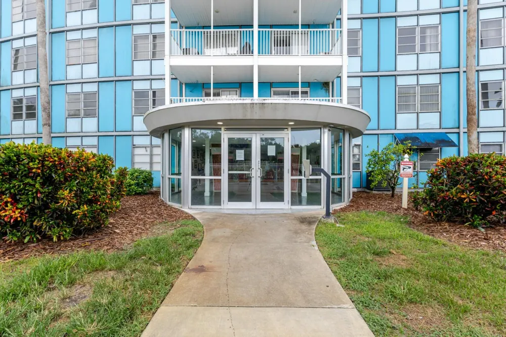 3315 58TH AVENUE S #222 St Petersburg, FL 33712