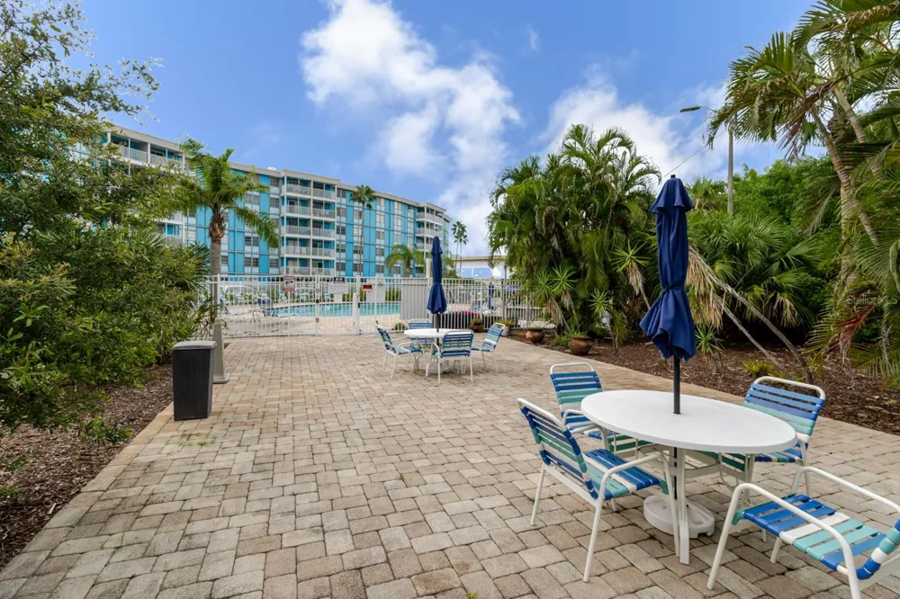 3315 58TH AVENUE S #222 St Petersburg, FL 33712