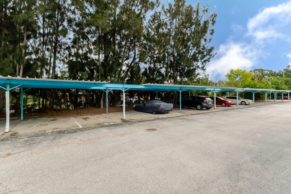 3315 58TH AVENUE S #222 St Petersburg, FL 33712