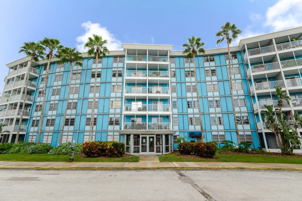 3315 58TH AVENUE S #222 St Petersburg, FL 33712
