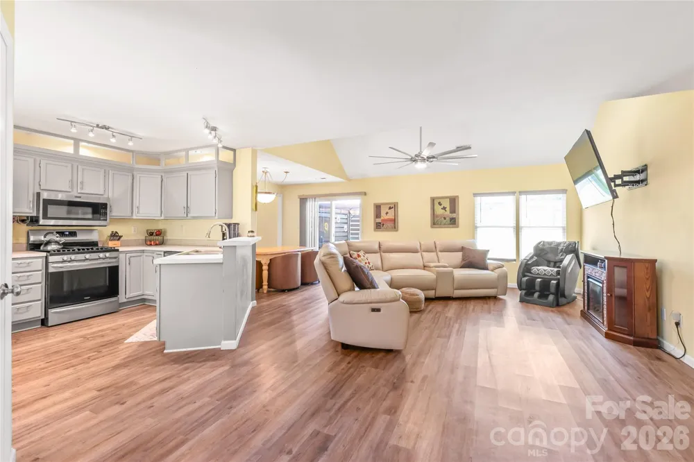 2241 Indian Cross Trail Matthews, NC 28104