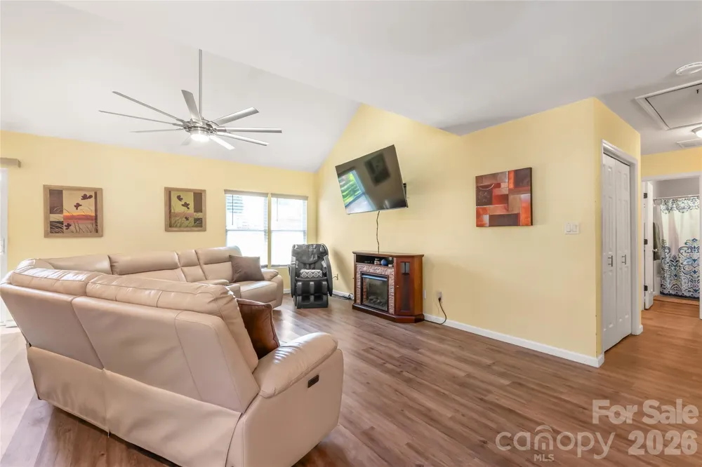 2241 Indian Cross Trail Matthews, NC 28104