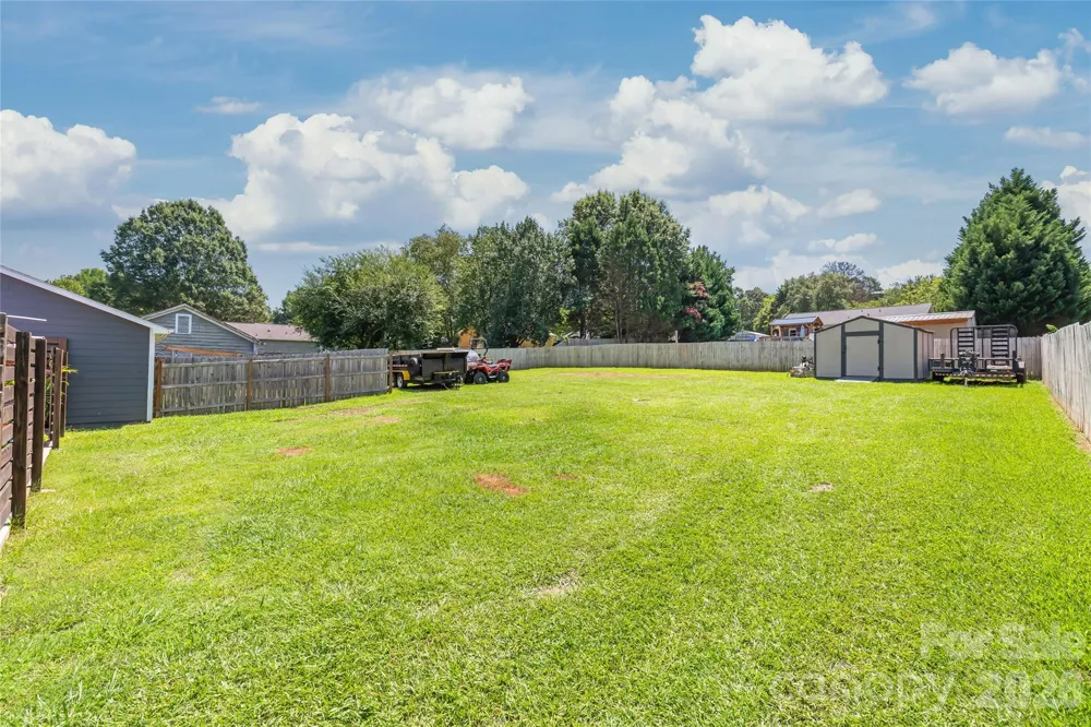 2241 Indian Cross Trail Matthews, NC 28104