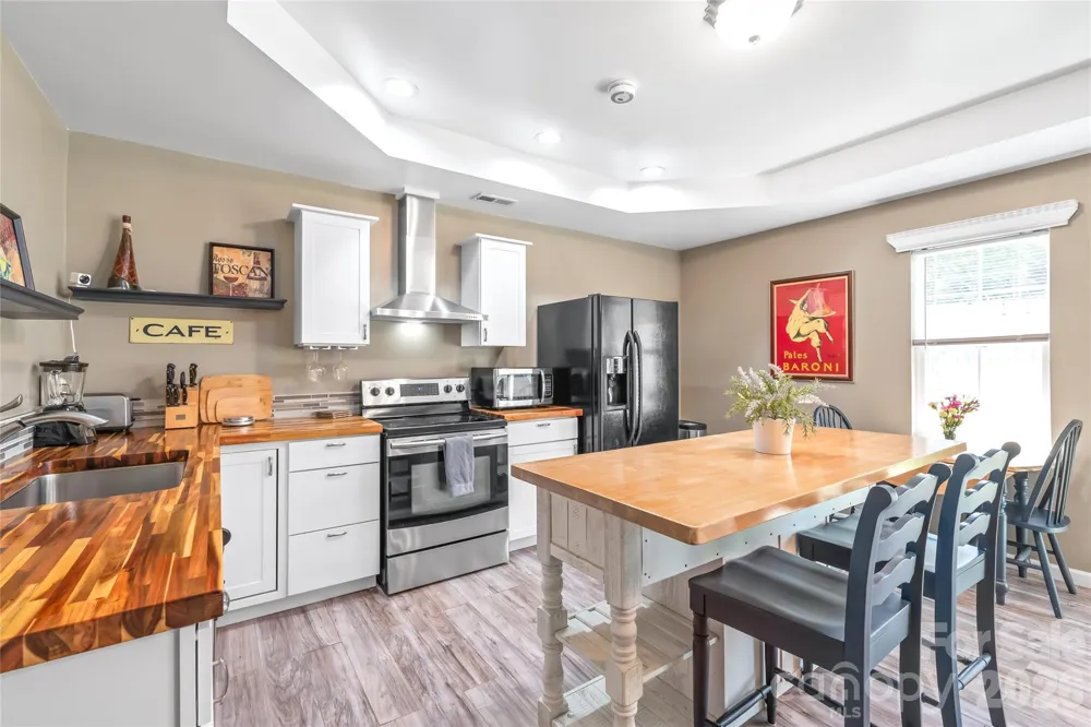 2241 Indian Cross Trail Matthews, NC 28104
