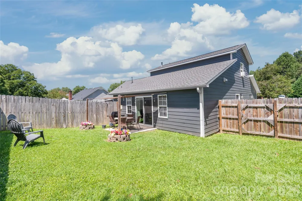 2241 Indian Cross Trail Matthews, NC 28104