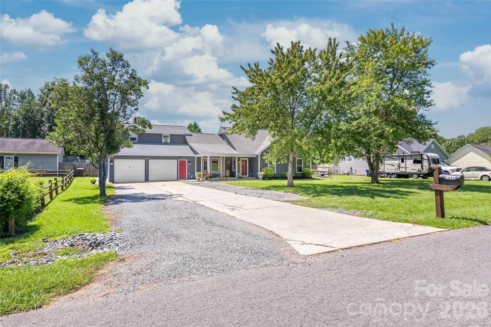 2241 Indian Cross Trail Matthews, NC 28104