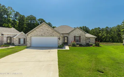 1019 Silver Circle