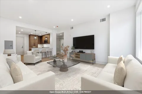 921 MADISON ST