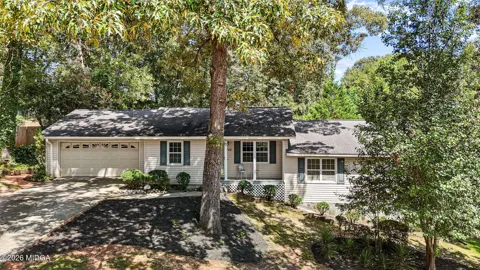 102 Crestwood Circle