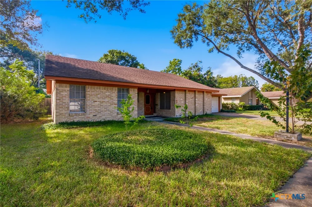 108 Castleway Street Victoria, TX 77904