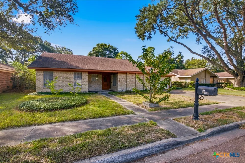 108 Castleway Street Victoria, TX 77904