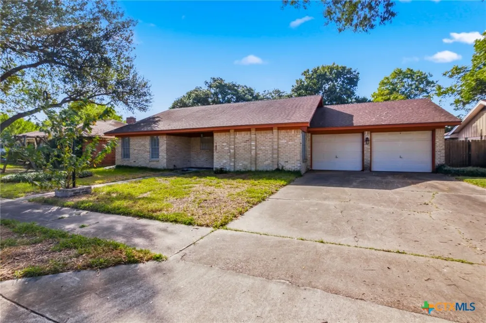108 Castleway Street Victoria, TX 77904