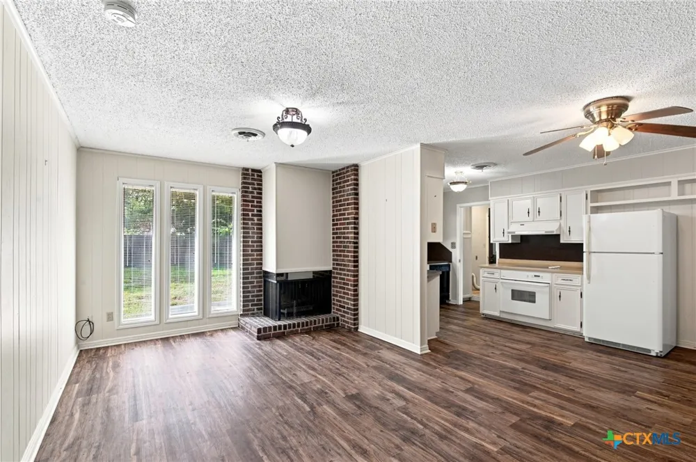 108 Castleway Street Victoria, TX 77904