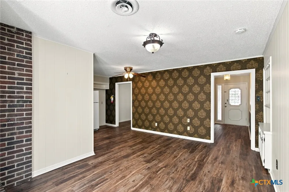 108 Castleway Street Victoria, TX 77904