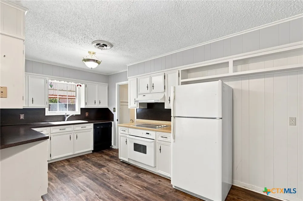 108 Castleway Street Victoria, TX 77904