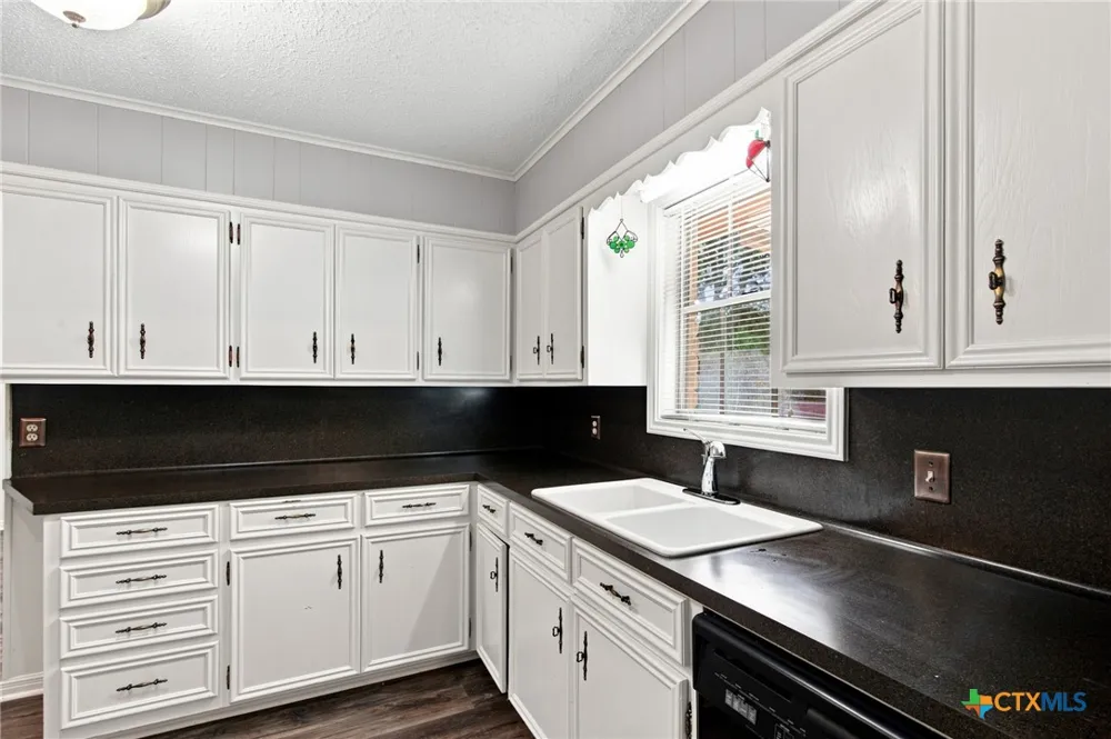 108 Castleway Street Victoria, TX 77904