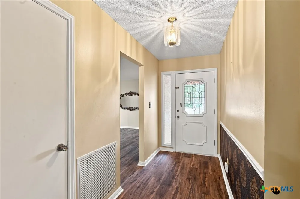108 Castleway Street Victoria, TX 77904