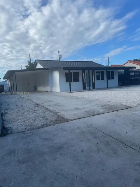 841 NE 4th Pl