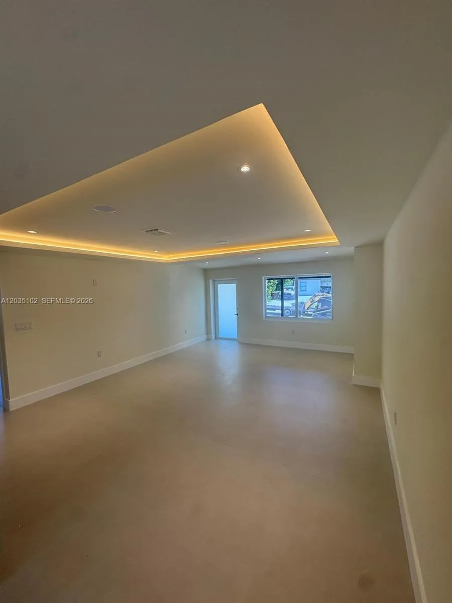 841 NE 4th Pl Hialeah, FL 33010
