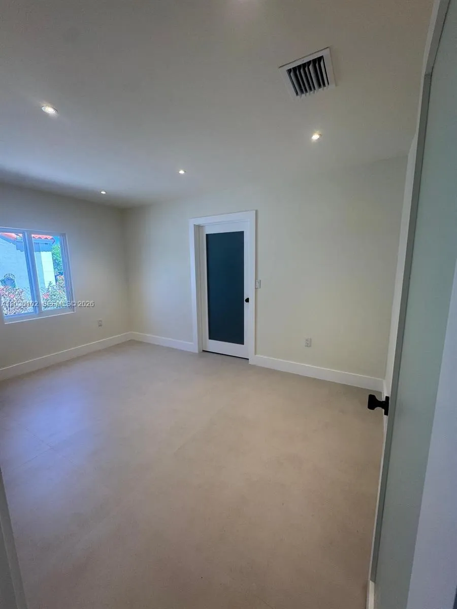 841 NE 4th Pl Hialeah, FL 33010
