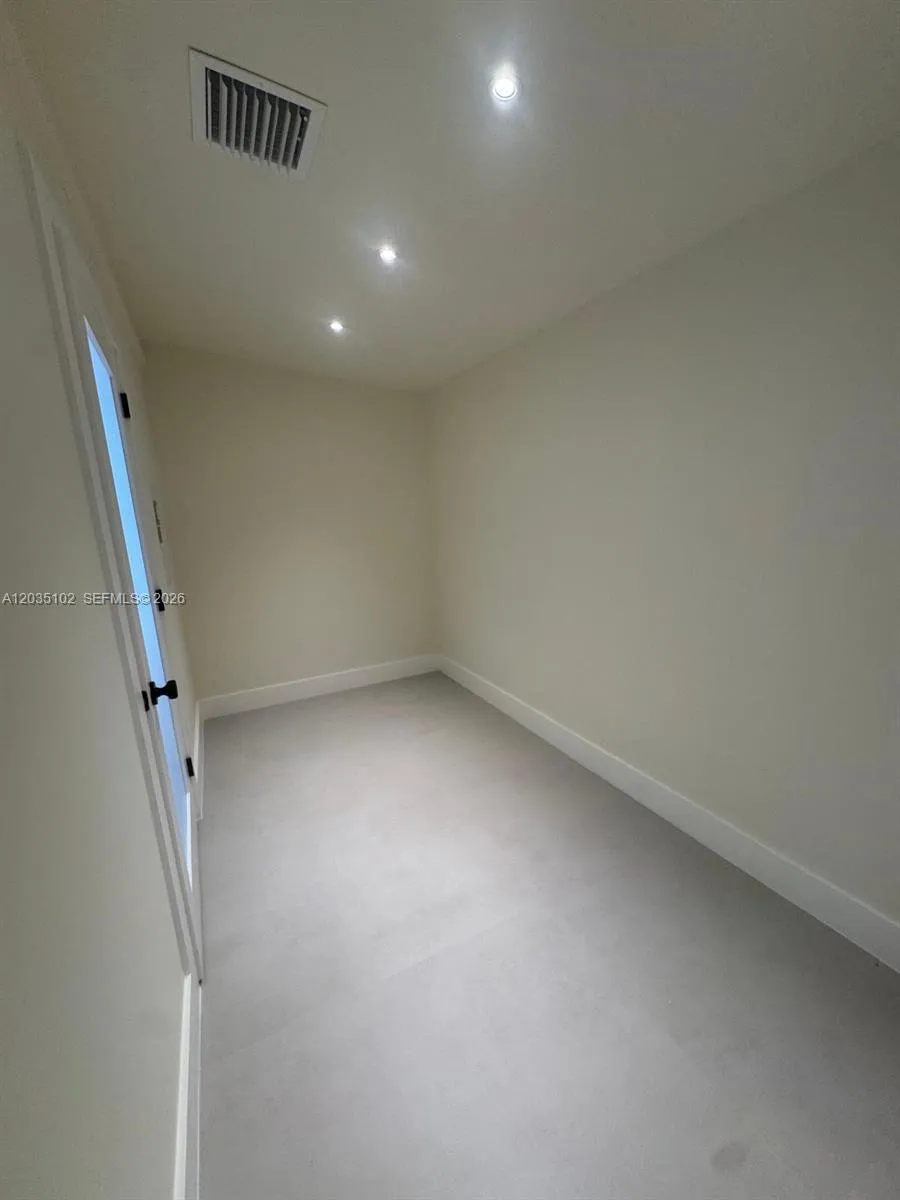 841 NE 4th Pl Hialeah, FL 33010