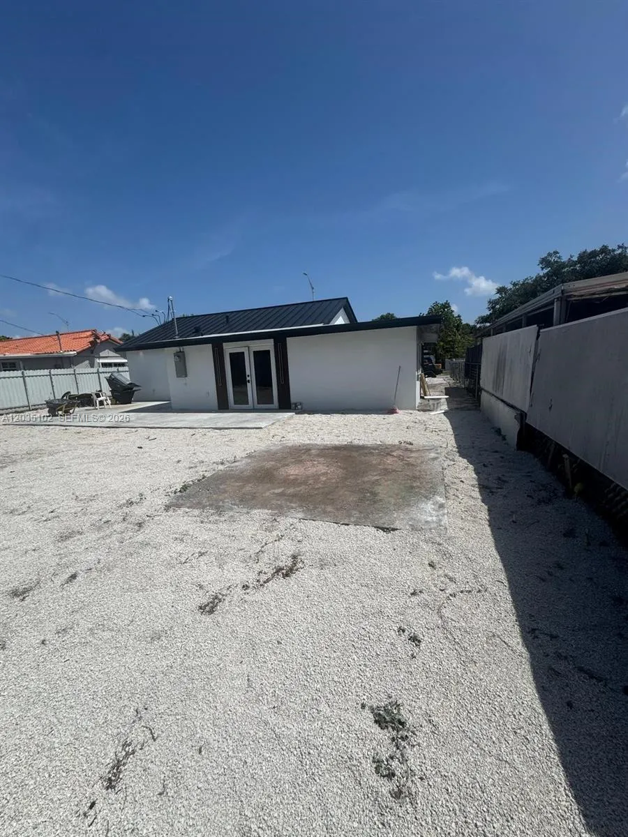 841 NE 4th Pl Hialeah, FL 33010