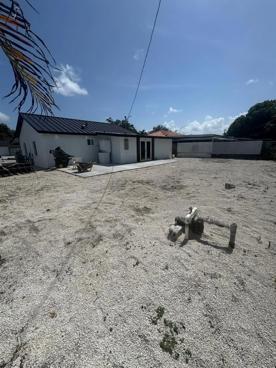 841 NE 4th Pl Hialeah, FL 33010