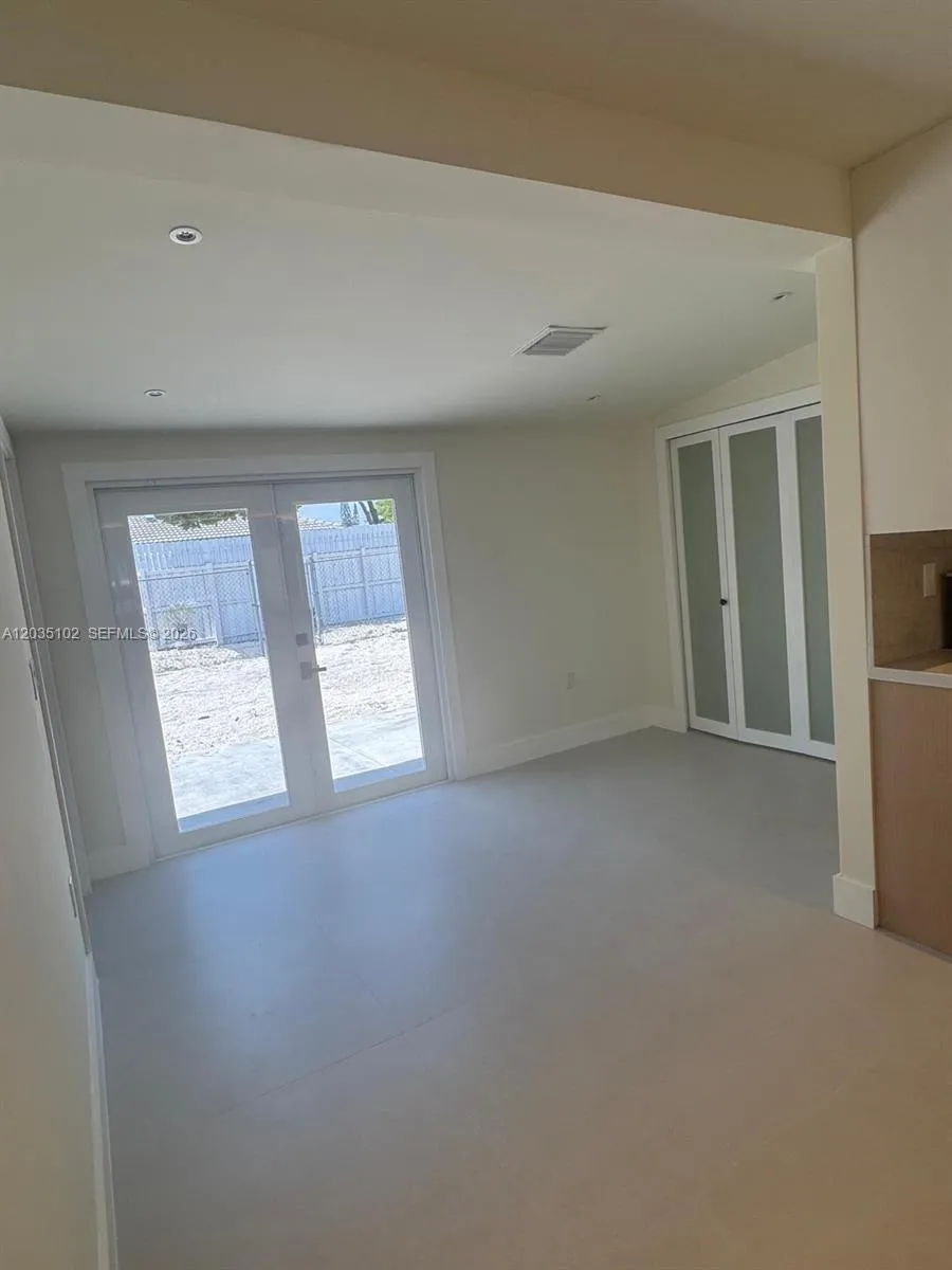 841 NE 4th Pl Hialeah, FL 33010