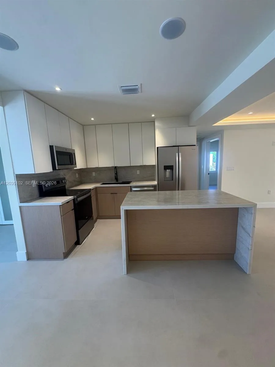 841 NE 4th Pl Hialeah, FL 33010