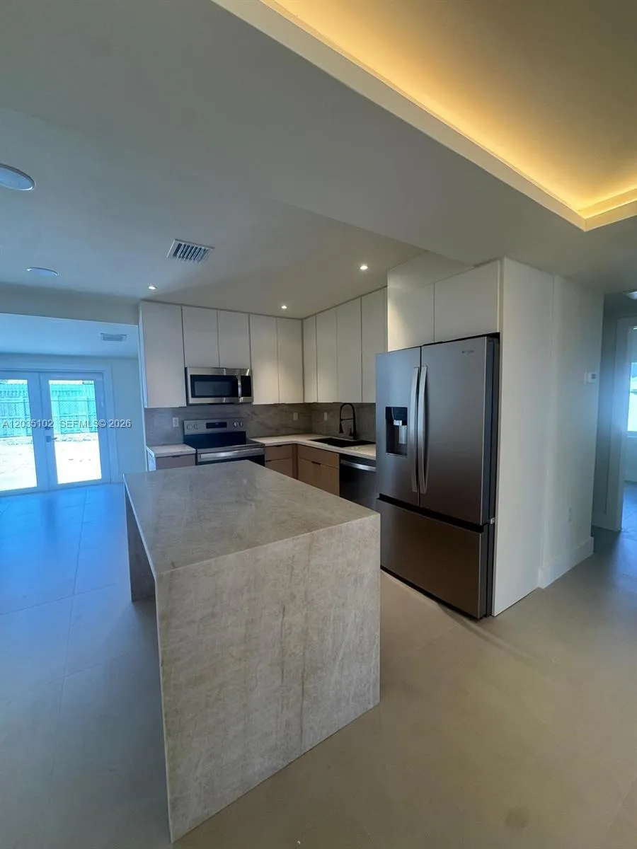 841 NE 4th Pl Hialeah, FL 33010