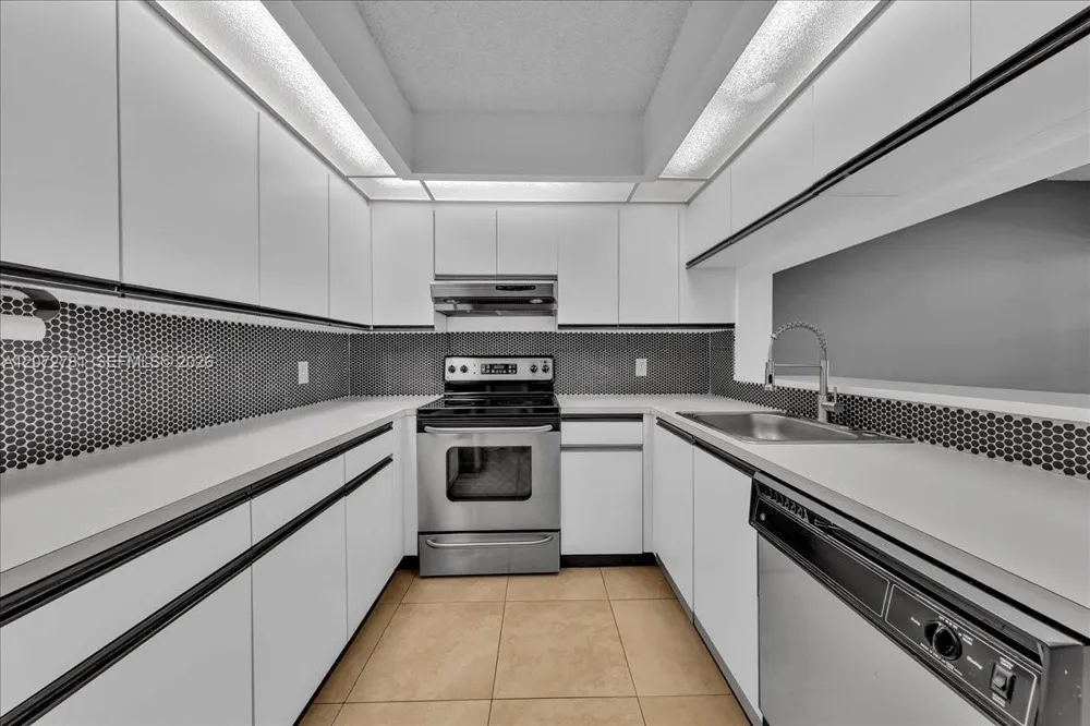 1300 SW 125th Ave #114K Pembroke Pines, FL 33027