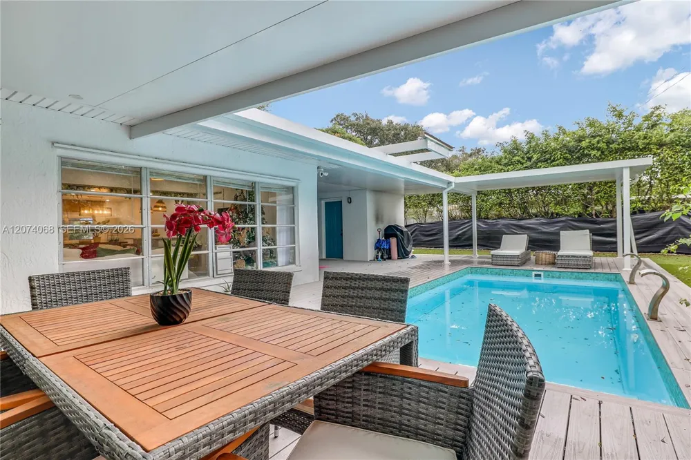 5712 Monroe St Hollywood, FL 33023