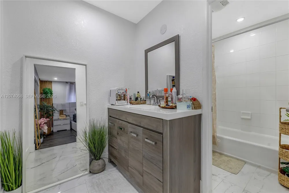 5712 Monroe St Hollywood, FL 33023
