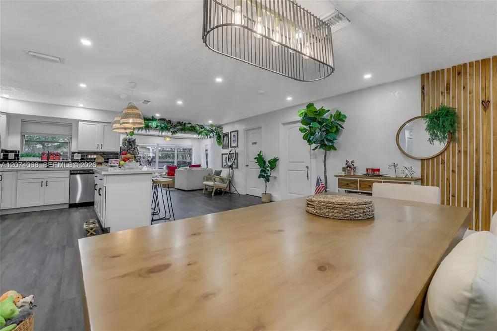 5712 Monroe St Hollywood, FL 33023