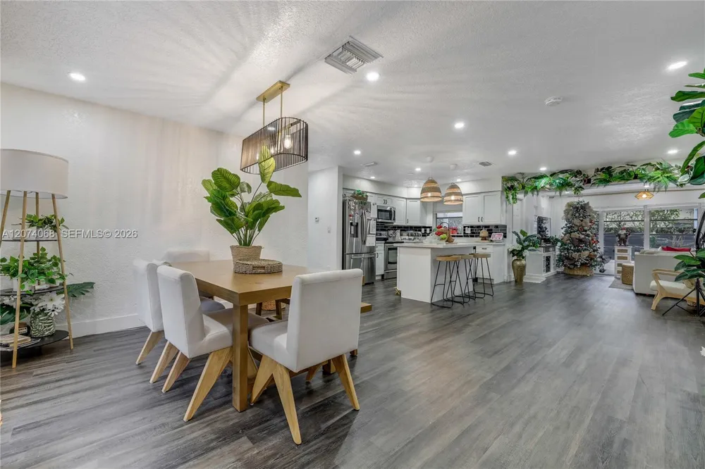 5712 Monroe St Hollywood, FL 33023