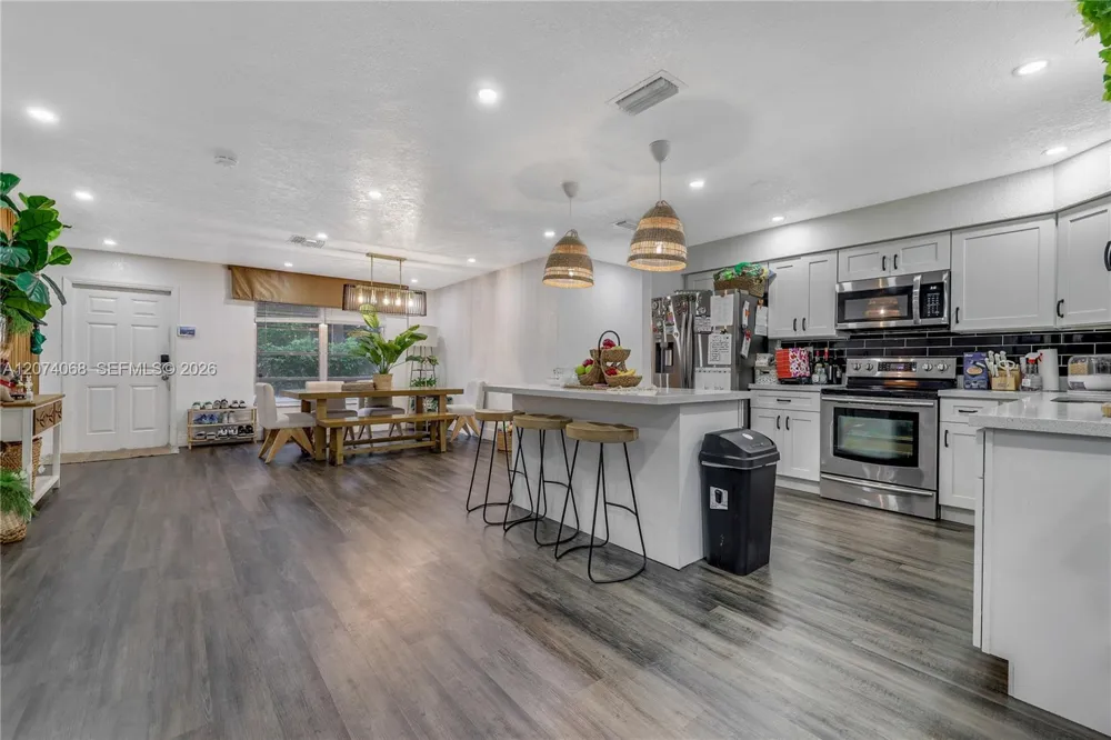 5712 Monroe St Hollywood, FL 33023