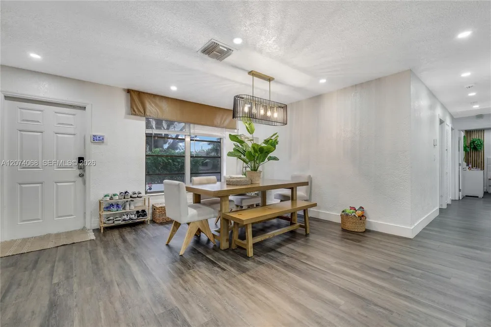 5712 Monroe St Hollywood, FL 33023