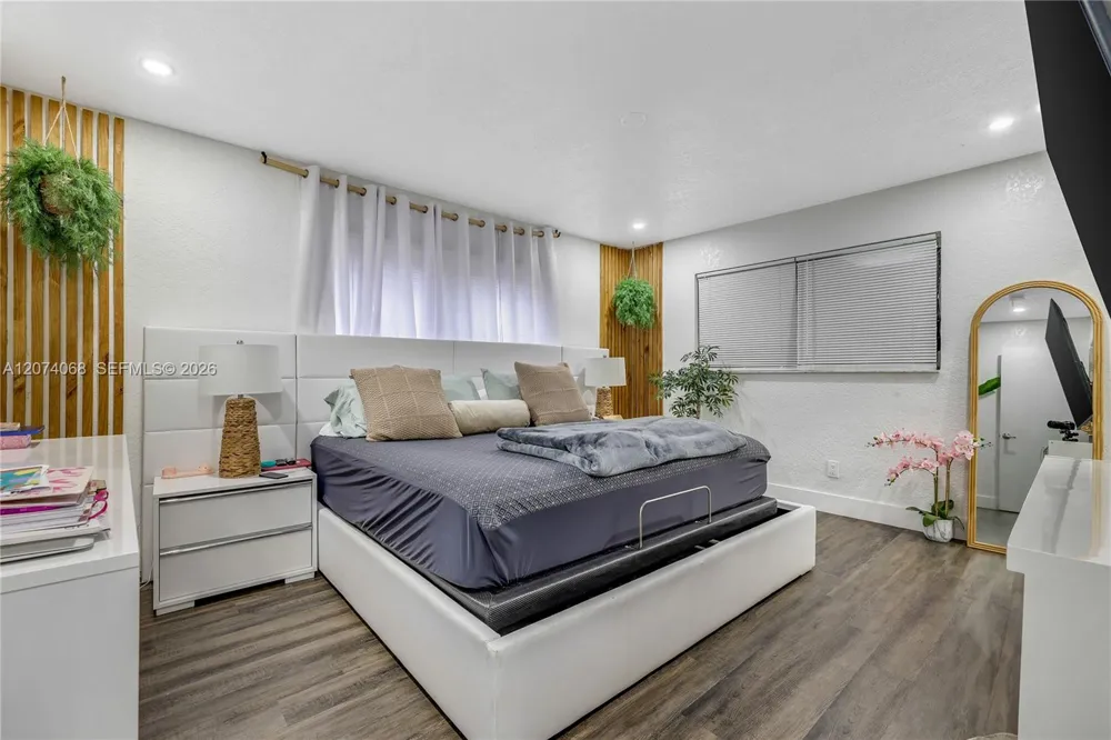 5712 Monroe St Hollywood, FL 33023