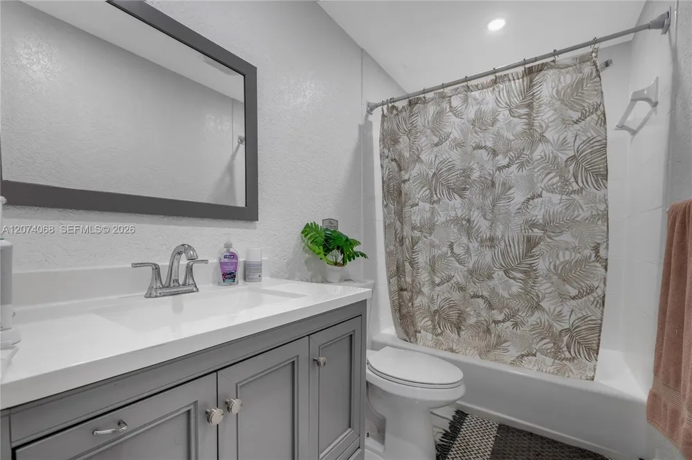 5712 Monroe St Hollywood, FL 33023