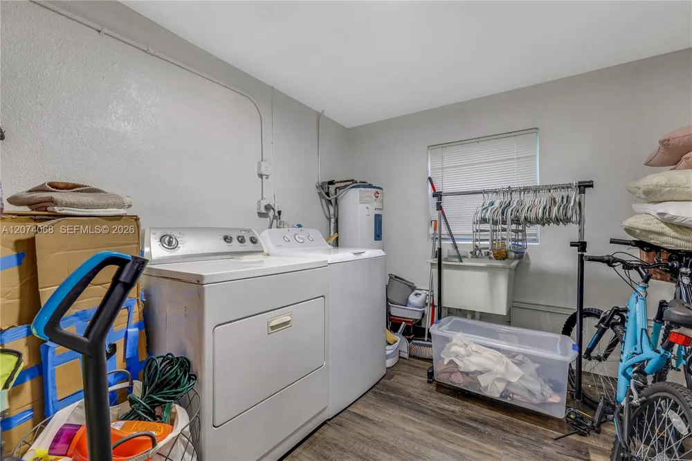 5712 Monroe St Hollywood, FL 33023