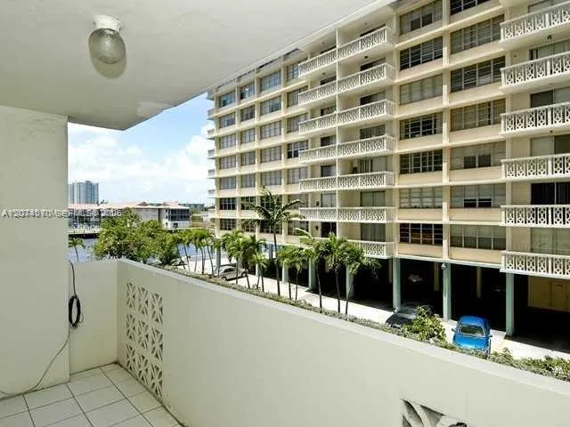 1833 S Ocean Dr #307 Hallandale Beach, FL 33009