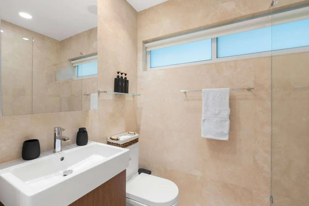 2528 NE 26TH TERRACE Fort Lauderdale, FL 33305