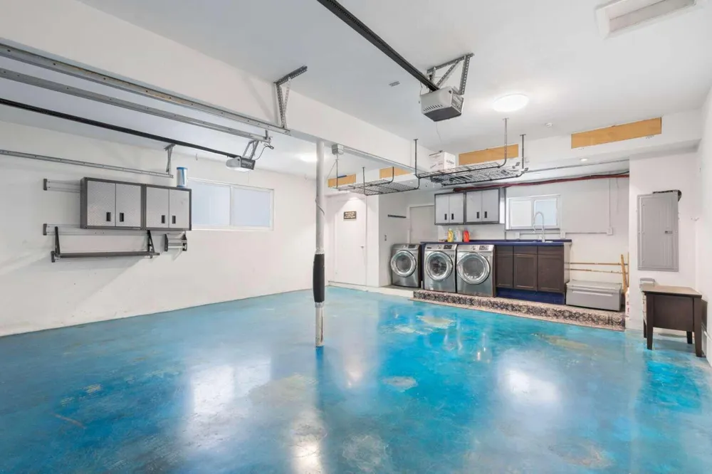 2528 NE 26TH TERRACE Fort Lauderdale, FL 33305