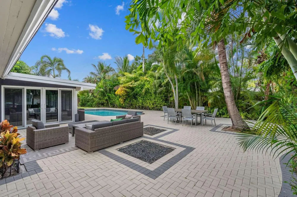 2528 NE 26TH TERRACE Fort Lauderdale, FL 33305