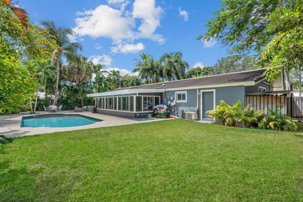 2528 NE 26TH TERRACE Fort Lauderdale, FL 33305